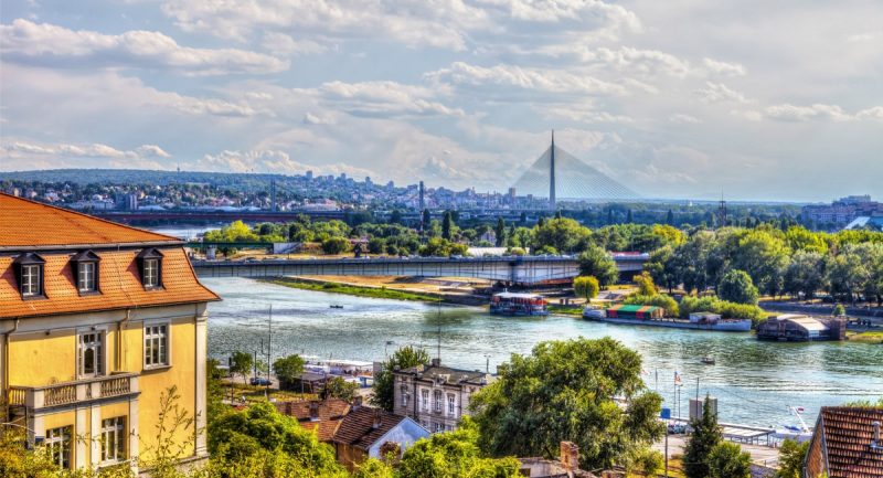 Η θέα από το φρούριο “Kalemegdan”. Στο βάθος φαίνονται οι γέφυρες του Βελιγραδίου που βρίσκονται πάνω από τον ποταμό Σάβα.