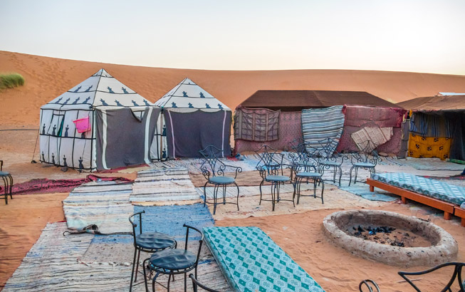 Φωτογραφία με οργανωμένη κατασκήνωση στην έρημο στο Ταξίδι στο Μαρόκο