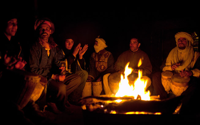 Φωτογραφία με κατασκηνωτές στην έρημο σε Ταξίδι στο Μαρόκο