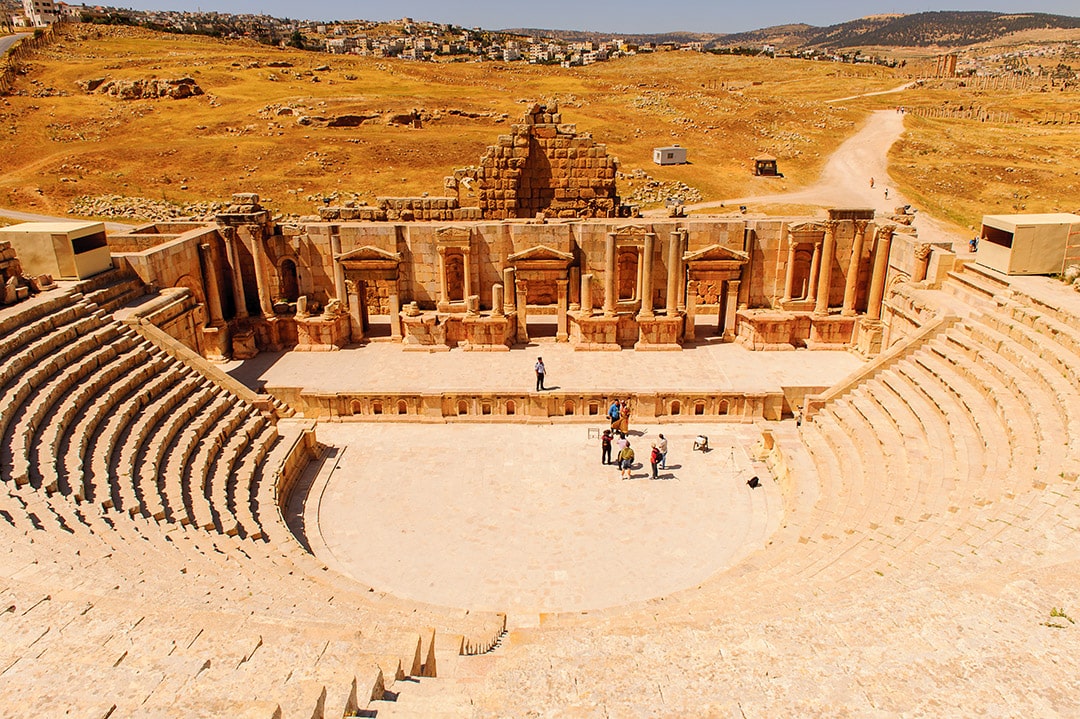 Φωτογραφία ενός αρχαίου θεάτρου της Ιορδανίας για το άρθρο Ταξίδι στην Ιορδανία με Γκρουπ
